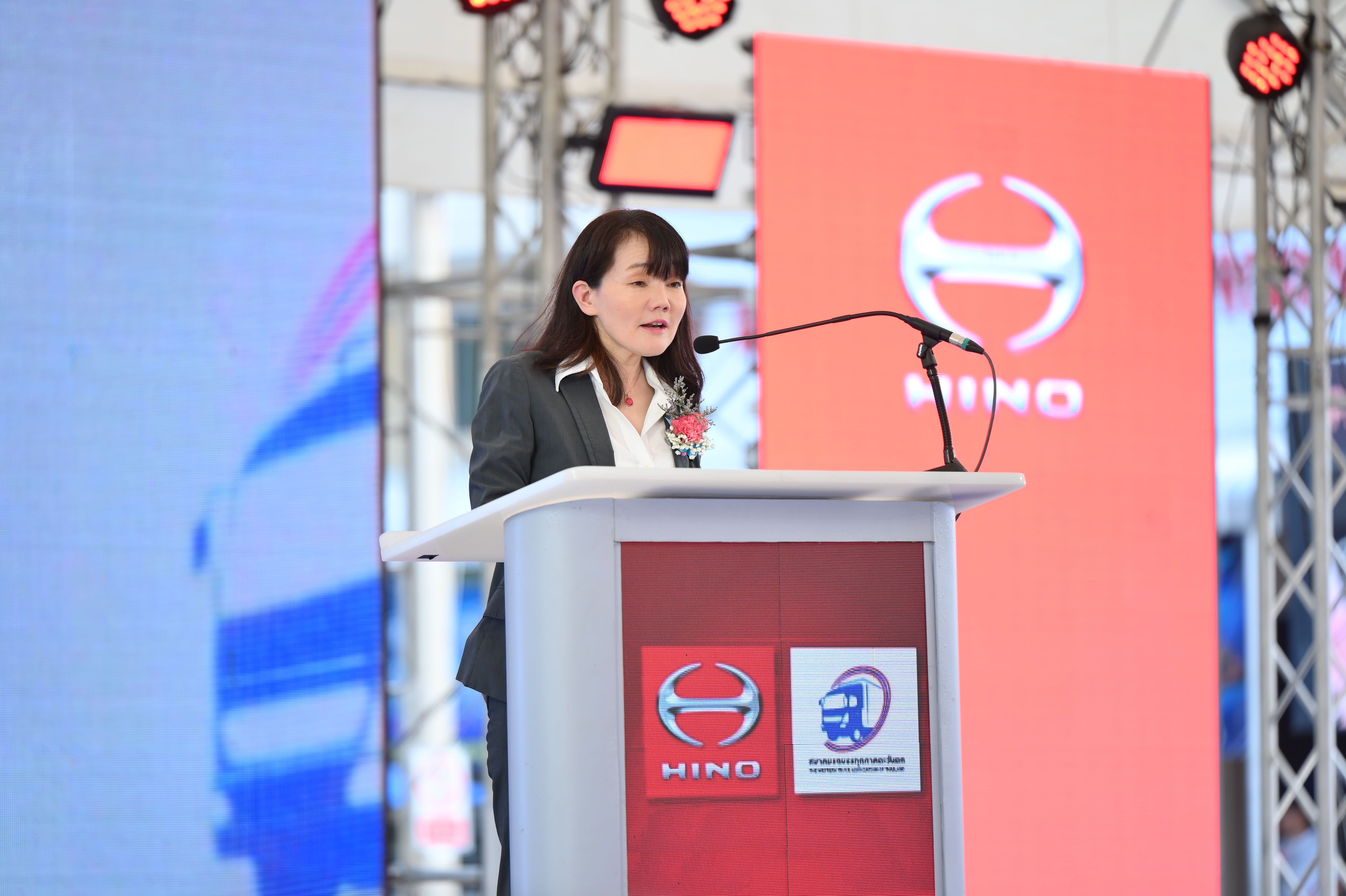 https://www.hinothailand.com/_content_images/news/gallery/4AB7479D-D422-53F9-047D-69386A1FB120.jpg
