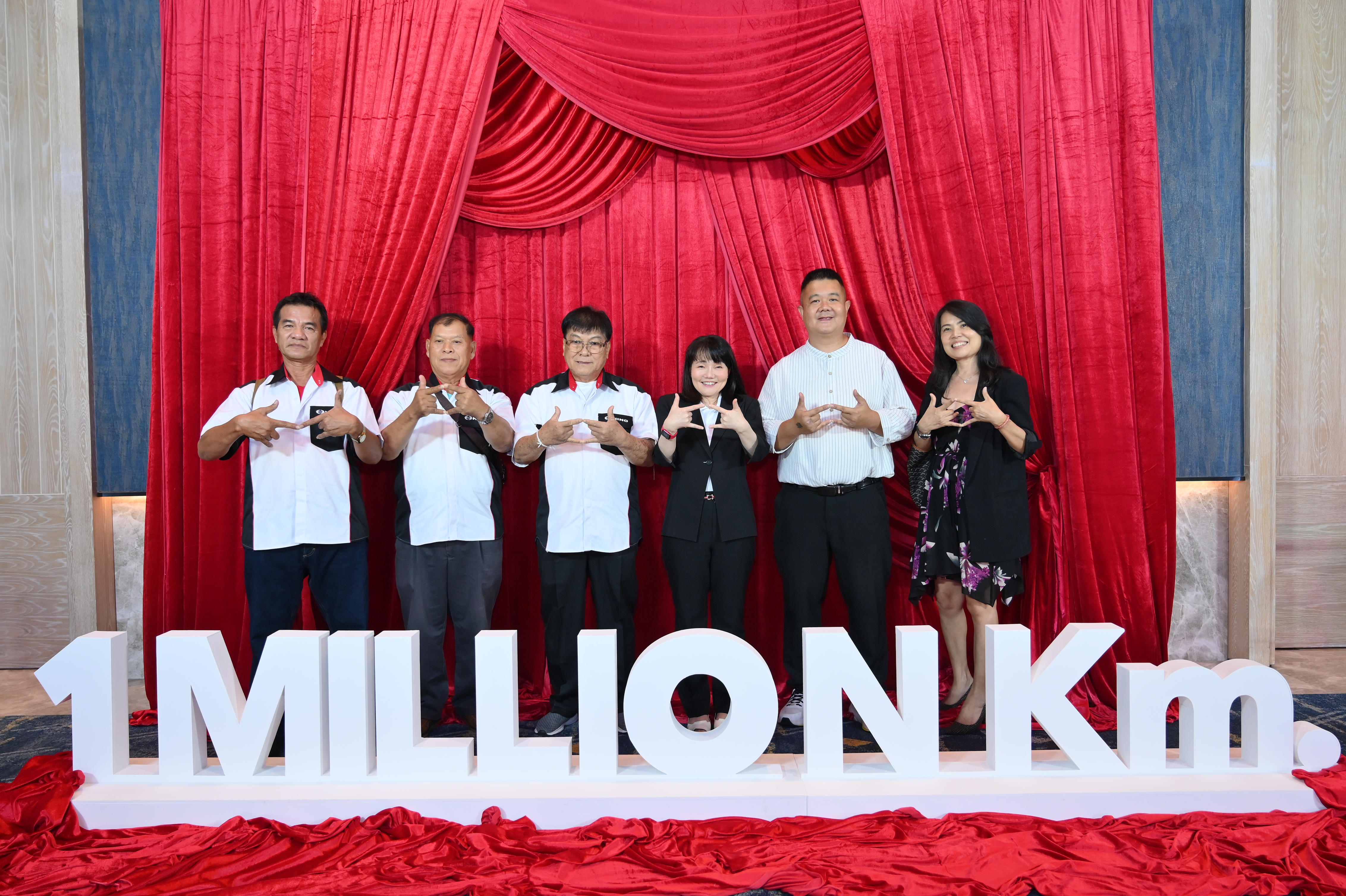 https://www.hinothailand.com/_content_images/news/gallery/7069A657-7019-0626-81C4-DD31BFF9A89D.JPG
