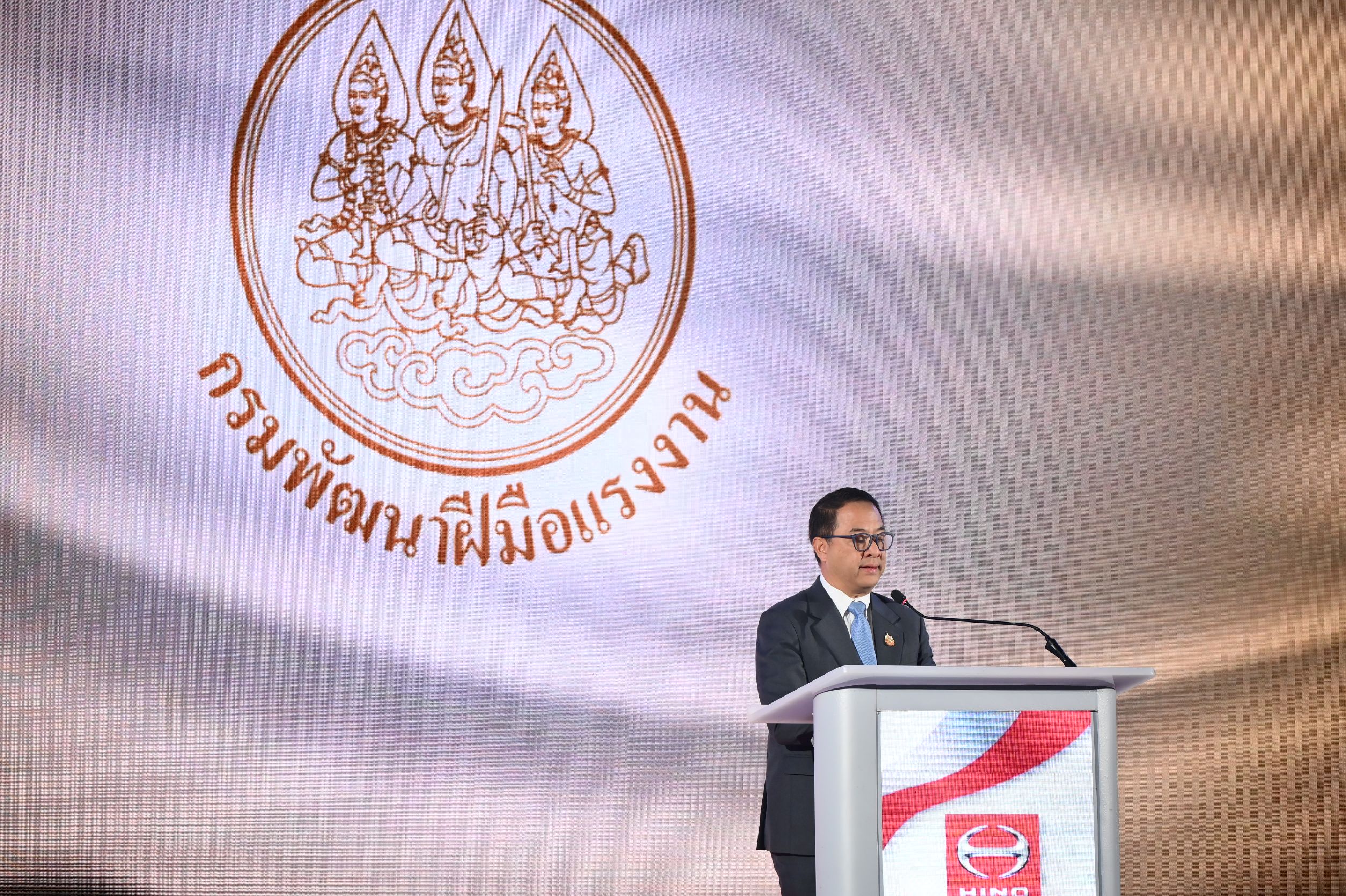 https://www.hinothailand.com/_content_images/news/gallery/E654264A-EDE4-D0D3-848A-53285DB97849.jpg
